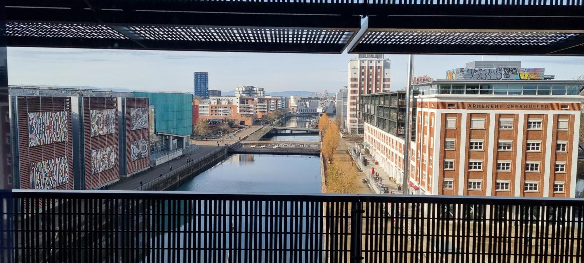 Bel Appartement Contemporain Avec Terrasse Climatisation Et Parking Payant En Option Strasbourg Eksteriør billede